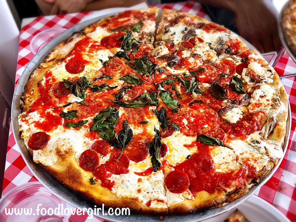 grimaldi-s-pizzeria-food-lover-girl